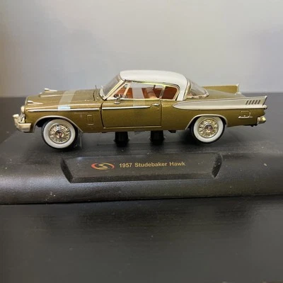 Signature Models - 1:32 Diecast - 1957 Studebaker Hawk - Gold - No.32399 - Image 1 of 4