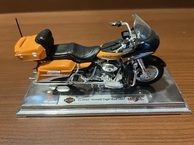 Harley-Davidson Screamin' Eagle Road Glide 2003 Maisto serie 1:18 13 Foto 1 de 2
