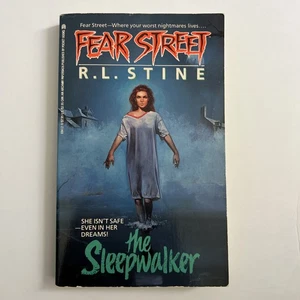 R.L. Stine - FEAR STREET THE SLEEPWALKER - First Print 1990 - Unnumbered Spine - Picture 1 of 7