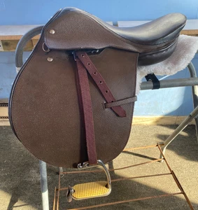 Used 15" Regent child's/pony  brown leather CC English saddle w/fittings, pad - Picture 1 of 14