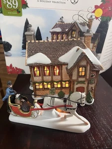 Departamento 56 Dickens Village Holly Tree Inn #4016900 retirado 2010 escapada romántica - Imagen 1 de 13