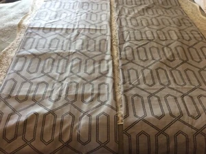 Pair Crate & and Barrel DOTTED TRELLIS DOVE GREY Curtain Panels - 50" W x 84"L - Bild 1 von 7