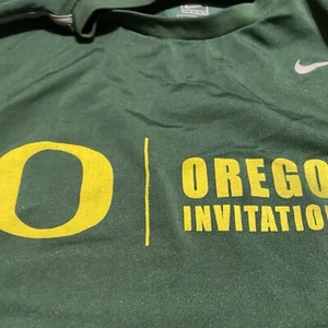 Nike Oregon Ducks T-Shirt Size Men’s Large Athletic Fit Training Drifit Center - Picture 1 of 8
