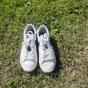 Nike Blazer Low ‘77 GS White Lime Sneakers Shoes GS Size 5 Y Women Size 6.5 - Picture 1 of 16