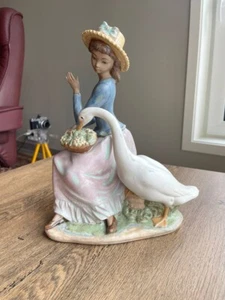 Lladro Porcelaine Figurine Fille Avec Oie 25 CM 1 Choix - État Parfait - Afbeelding 1 van 12