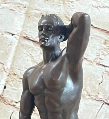 FIRMADO MAVCHI CONFIADO DESNUDO HOMBRE GAY BRONCE ESCULTURA ESTATUA FIGURA ARTE Foto 1 de 4