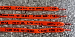 CUERDA DE SALTAR VINTAGE PARA CORDONES DE ZAPATOS DE CORAZÓN NARANJA Y NEGRO - Imagen 1 de 2