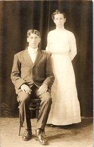 RPPC PORTLAND OREGON 1912 CHARMING YOUNG COUPLE PORTRAIT REAL PHOTO POSTCARD D4 - Picture 1 of 2