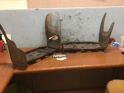 Reposapiés Pozos para pies # 1040462-067, 1040274-117 Polaris 1998 Scrambler 400 Foto 1 de 4