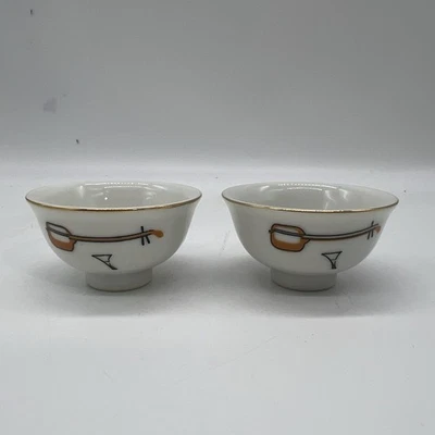 Набор из 2 маленьких фарфоровых чаш с золотой отделкой азиатский стиль дизайн музыкальных инструментов Япония - Изображение 1 из 4