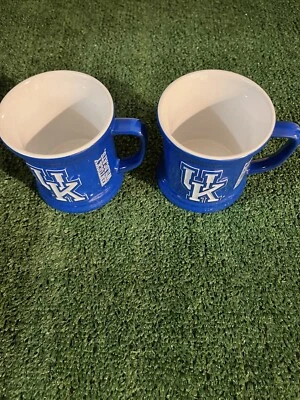 Kentucky University UK Blue College ALIVIO ESCULPIDO Logo 14 OZ Juego de 2 tazas NCAA Foto 1 de 4