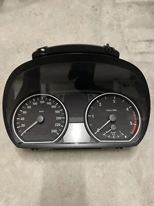 1024952-85 QUADRO STRUMENTI CONTACHILOMETRI BMW SERIE 1 116 D (E87) 2.0 85KW 5P - Foto 1 di 2