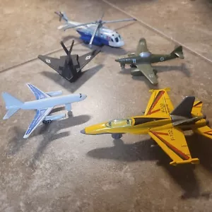 Aviones de guerra fundidos de metal miniatura de colección aviones militares helicóptero - Imagen 1 de 8