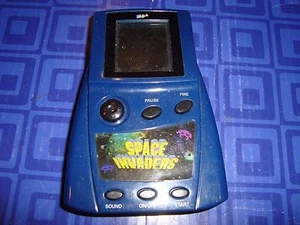 Space Invaders Electronic Handheld Travel Game MGA getestet - Bild 1 von 2