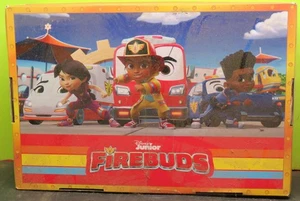 Disney Junior Firebuds Baúl de Vestir, Juego de Vestir y Fingir para Niños con - Imagen 1 de 3
