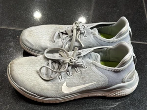 Nike Free Run 2018 Hombres Talla 9.5 Gris Zapatos para Correr Auténticos - Imagen 1 de 7