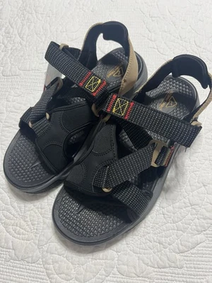 Sandalias de trekking con correa para hombre talla 7 color Ozark Trail plantilla cómoda ajustable  Foto 1 de 4