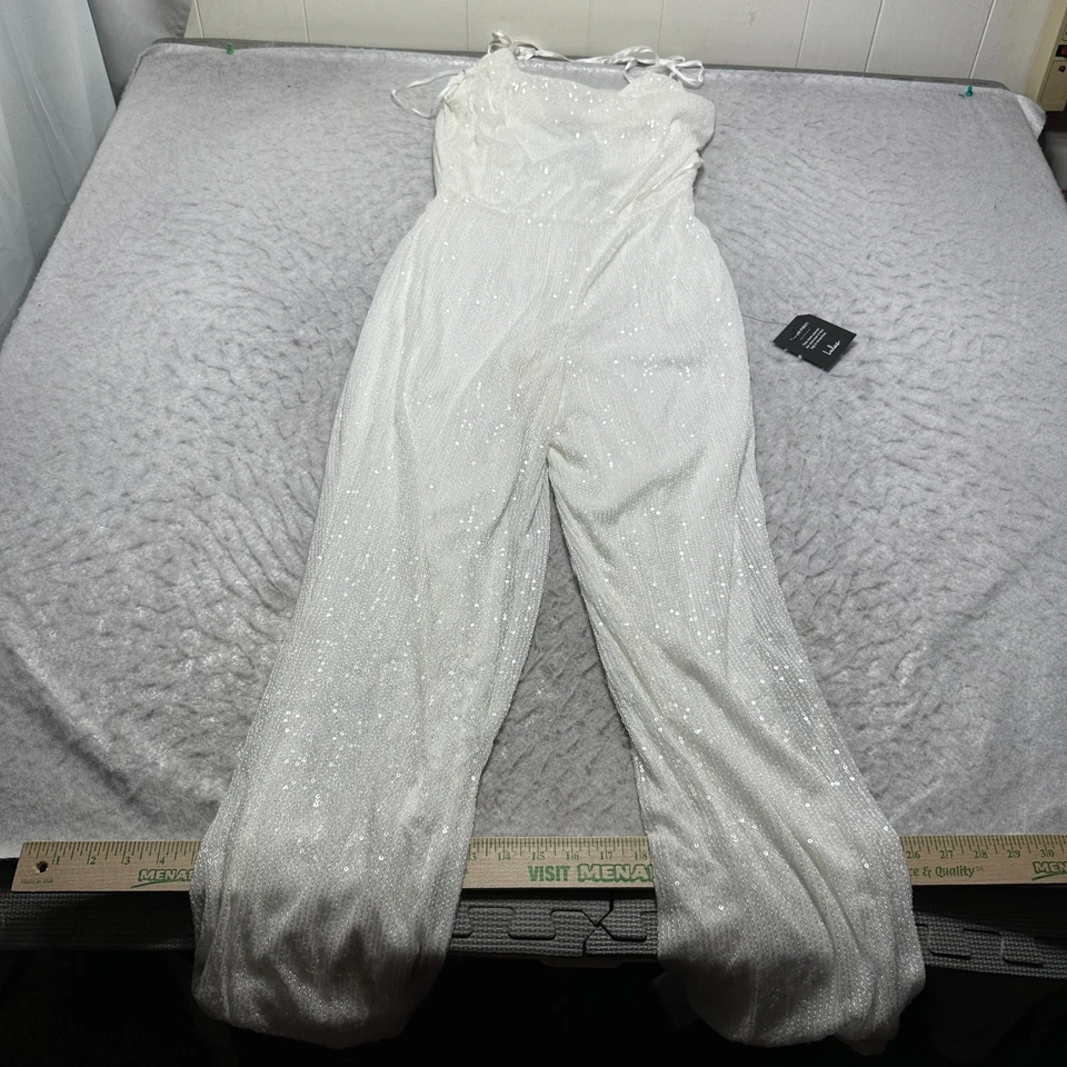 Mono de fiesta Lulu's Glamorous Spirit blanco lentejuelas sin tirantes para mujer talla mediana Foto 1 de 4