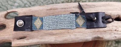 Pulsera Herndon Forge Naomi de cuero de ley con cuentas Foto 1 de 4