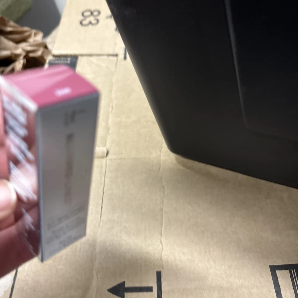 Lápiz labial de relleno suave It Cosmetics Blurred Lines (3,4 g/0,11 oz/en vivo) como se ve Foto 1 de 1