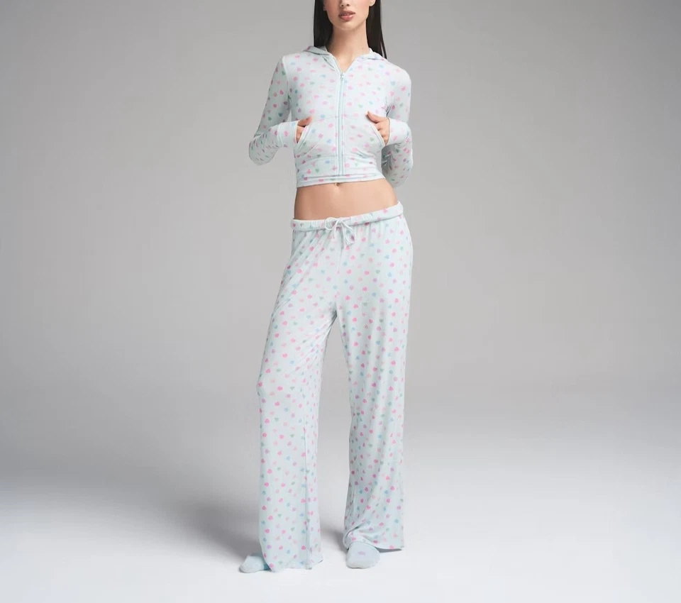 Pantalones de salón suaves Skims para mujer talla M San Valentín nube corazones de caramelo nuevos con etiquetas Foto 1 de 4