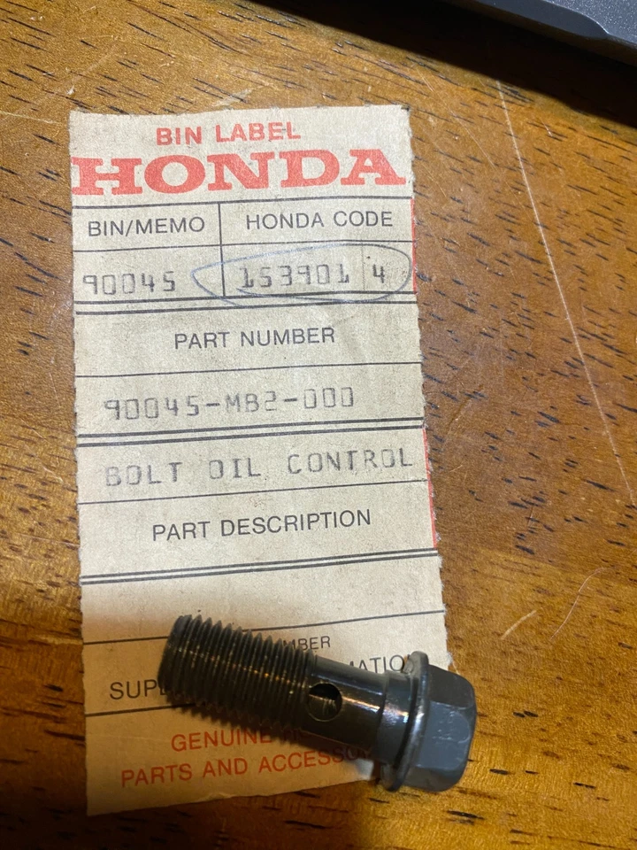Nuevo de Lote Antiguo Honda OEM 1984-86 INTERCEPTOR 700 750 1000 LÍNEA DE ACEITE BANJO PERNO 90045-MB2-000 Foto 1 de 1