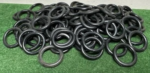 MECCANO:HUGE COLLECTION OF 85 1" BLACK RUBBER RINGS VARIOUS CONDITIONS PART 155 - Picture 1 of 3