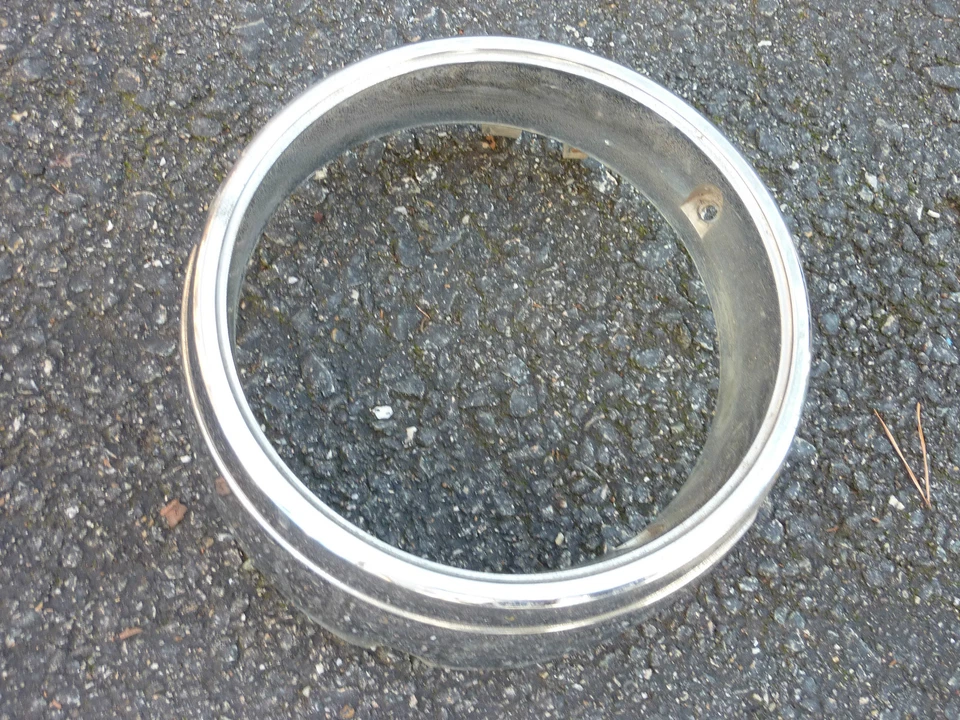 Bisel de faro interior izquierdo Dodge 880 1964 lado del conductor Foto 1 de 1