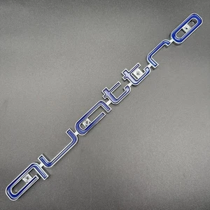 Blau und Chrom Quattro Emblem für Waben Frontgrill - Bild 1 von 4