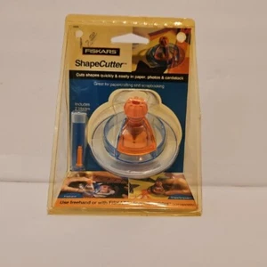 NIP 2001 Fiskars ShapeCutter W/2 Blades For Scrapbooking& Papercrafting - Picture 1 of 3