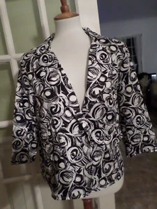 Chaqueta forrada en blanco y negro con notaciones talla Petite XL para dama - Imagen 1 de 4