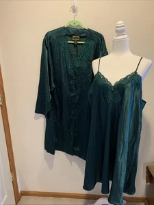 Lingerie set for women. Emerald Green. Size 26/28. - Picture 1 of 9