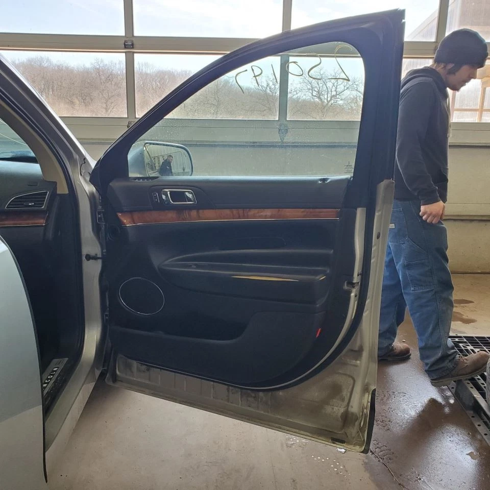 MKT       2013 Front Door Trim Panel 1080752 - Изображение 1 из 1