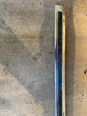 Moldura de vagón Galaxie/LTD y Mercury Colony Park 1973-78, parte superior de la puerta trasera - usado Foto 1 de 4