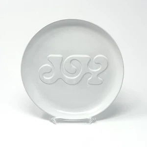Crate & Barrel JOY White Ceramic Salad Side Plate Lucia Eames 8.25" NWT - Picture 1 of 4