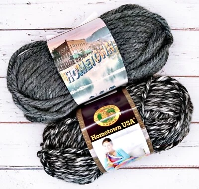 Lote de 2 hilados marca Lion Hometown EE. UU. Anchorage Ice & Chicago Charcoal Home Town Foto 1 de 3