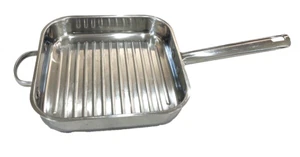 Wolfgang Puck 10" x 10" Bistro Skillet Raised Rows Heavy Duty Grill Drains - Picture 1 of 6