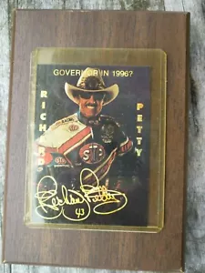 Vintage 1995 Richard Petty NASCAR 4" x 6" Wooden Plaque w/ Card Governor in 96? - Picture 1 of 3