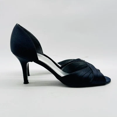 Zapatos de salón Stuart Weitzman para mujer 6,5 negros satinados tacón de gatito punta abierta Foto 1 de 4