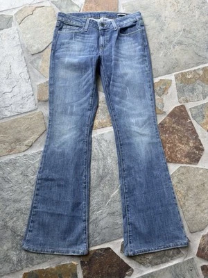 Pantalones de mezclilla William Rast para mujer Bootcut lavado oscuro tiro bajo elásticos desgastados Foto 1 de 4