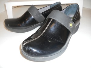 dansko wonderworks shoes