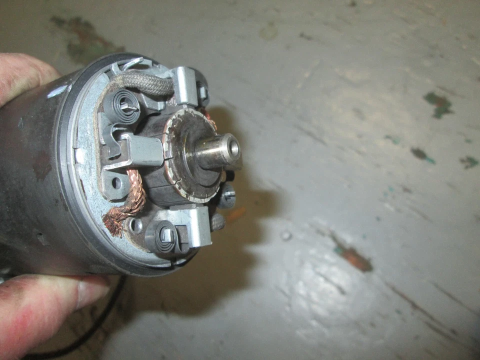 Yamaha 1985 - 1988 FZ / FZX / FZR / FZR 1000  starter motor 1UF-81800-60-00 - Image 1 of 4