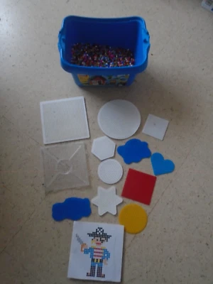 * Großes Bügelperlen-Set * viele Bügelperlen + Schablonen * NEU * - Bild 1 von 4