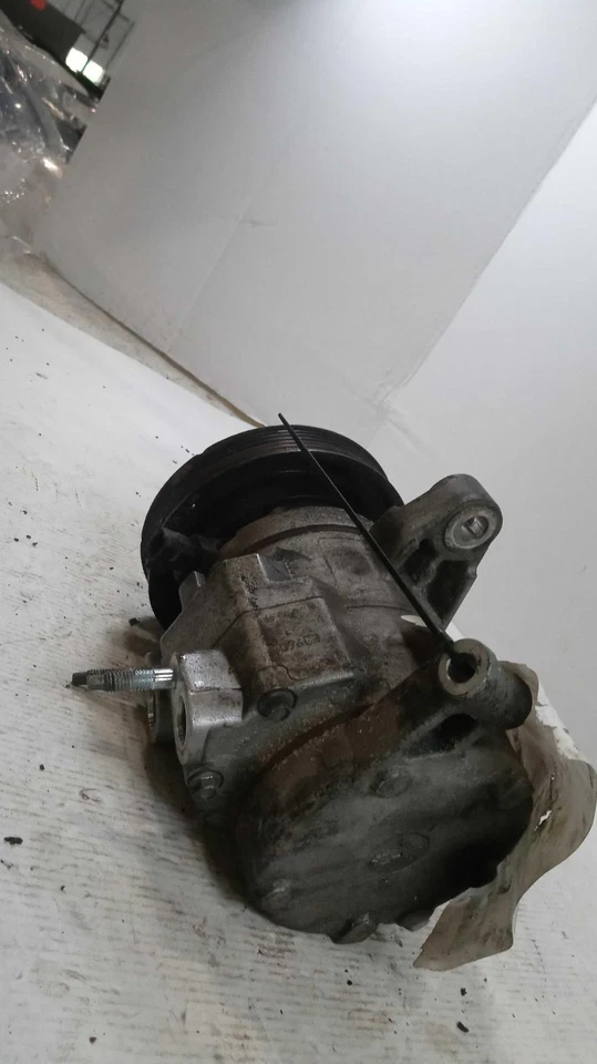 2010 Jeep Liberty A/C Compressor 3.7L OEM 55111506AA 152K Miles White - Изображение 1 из 4