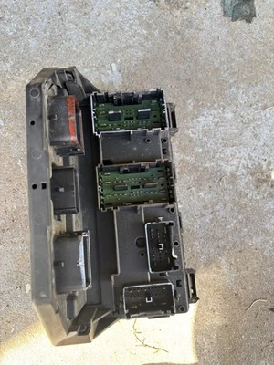 Dodge Caravan Town & Country 2008-10 caja de fusibles módulo de alimentación TIPM RTB09C04C6 Foto 1 de 4