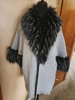 Cárdigan abierto Love & Luxe tejido fino ribete de piel sintética capa para mujer XL gris vanguardista Foto 1 de 4