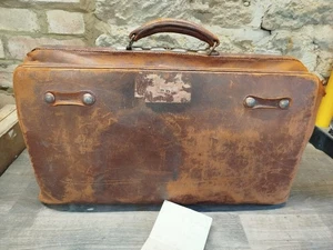 Antique Large Leather Gladstone travel Bag with Brass Fittings - Picture 1 of 13