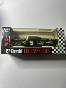 RACING COLLECTABLES 1992 1/64 #5🔥TINY LUND🔥1957 Chevrolet - Imagen 1 de 3