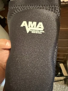 AMA Black Pro Knieschützer Größe Large Pro Wrestling MMA Judo Sport Jui Jitsu Schießen - Bild 1 von 3