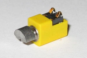 3 V DC Pager and Cell Phone Vibrating Micro Motor - 1 to 4.5 V - 13 mm x 6 mm - Picture 1 of 5